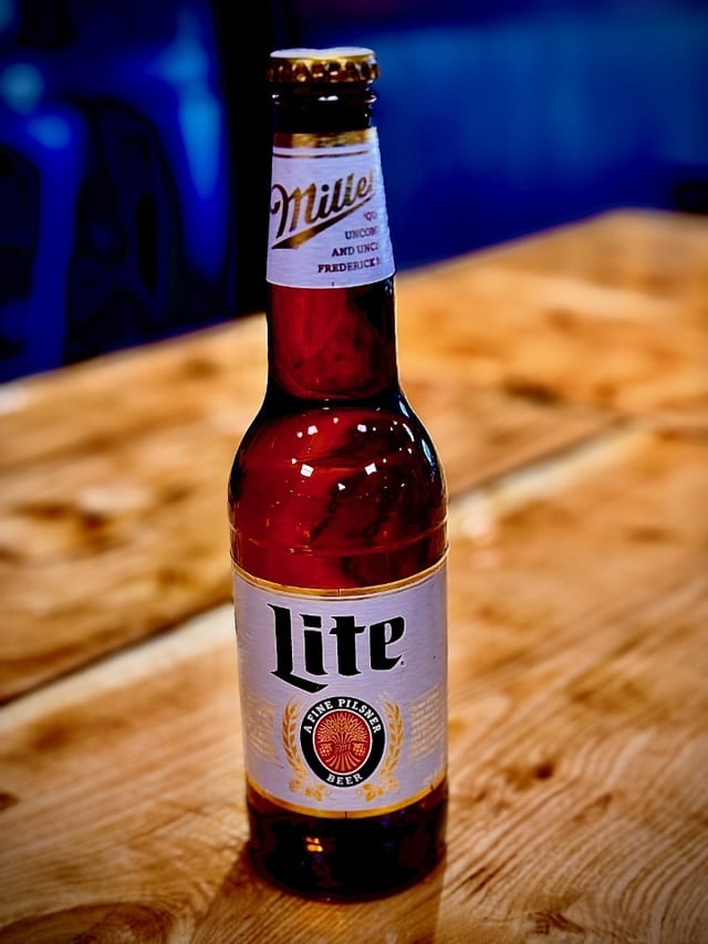 Miller Light (B).